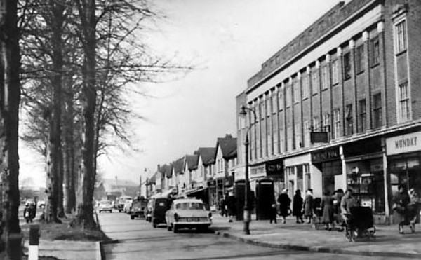 1950s shopping street scene