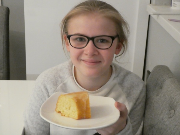 young girl holding ciambellone